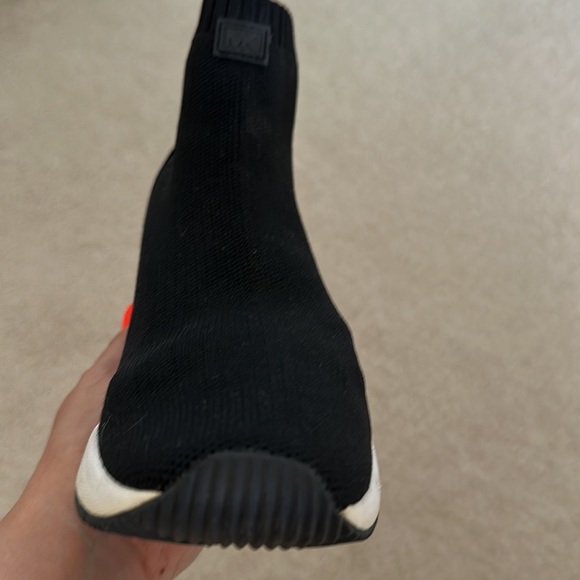 Beautiful Michael kors sneakers, excellent condition, Almost like new - Picture 9 of 10